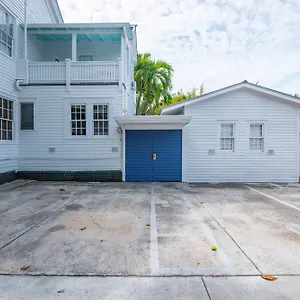 sweet-caroline.hotels-in-key-west.com/